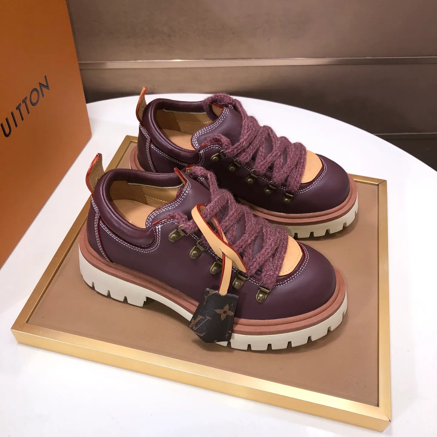Men's shoes 💰660💰 LV Louis Vuitton 2025 autumn and winter new couple's new style, the original version is developed one to one, retro fashion, handsome and cool mountaineering derby shoes are out of stock 👍 💎 Material: imported first-layer cowhide 💎 Lining: imported lambskin 💎 Outsole: original molded TR non-slip sole 💎 Bottom height: 3.5cm 💎 Shoe size: 35-45 for both men and women